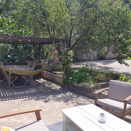 Les Mondes - Appartement Bas De Maison Ансюе-ла-Редонн Екстер'єр фото