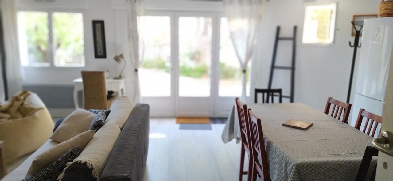 Les Mondes - Appartement Bas De Maison Ансюе-ла-Редонн Екстер'єр фото