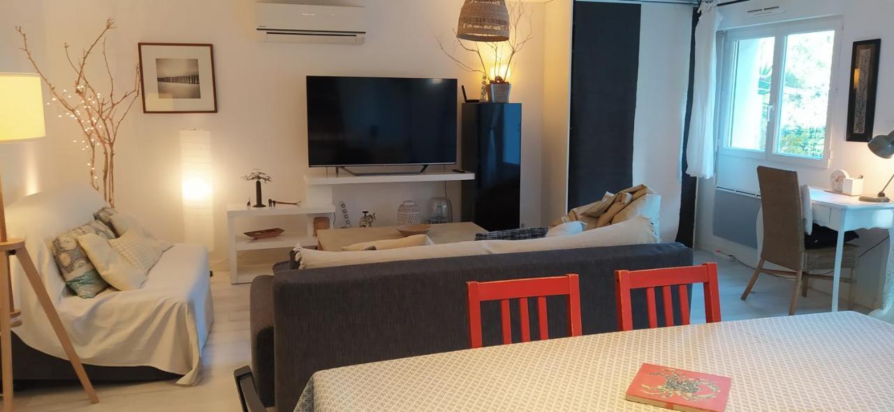 Les Mondes - Appartement Bas De Maison Ансюе-ла-Редонн Екстер'єр фото