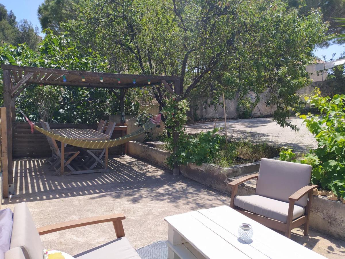 Les Mondes - Appartement Bas De Maison Ансюе-ла-Редонн Екстер'єр фото